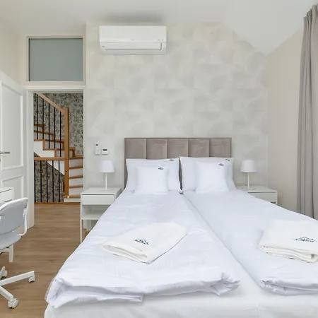 Villa Sunny Hills - By Jantar *