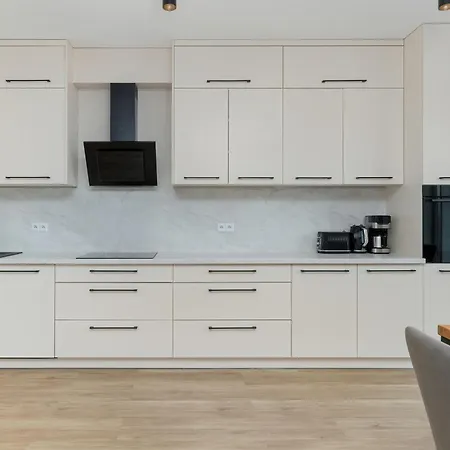 Sunny Hills - By Jantar